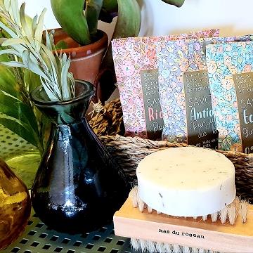 Buy MAS DU ROSEAU Online